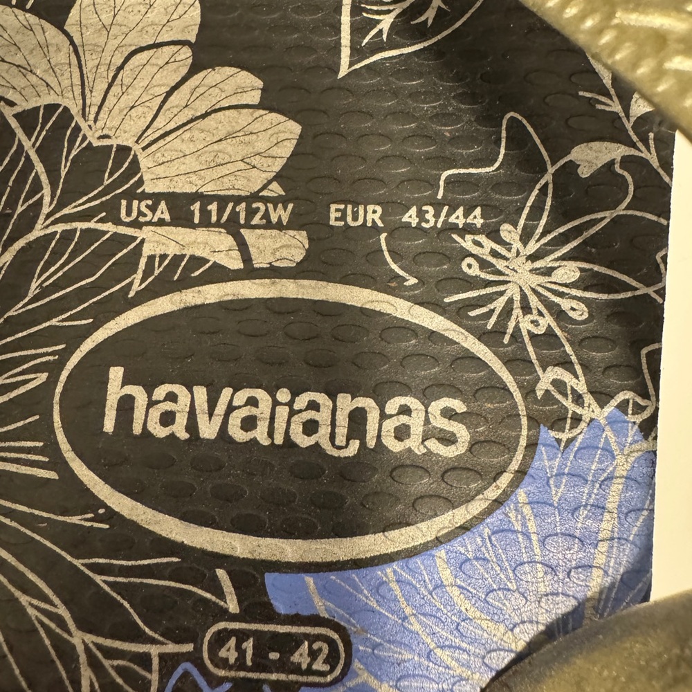 Havaianas Women's Floral Flip Flops - Black and Blue - Picture 2 of 3